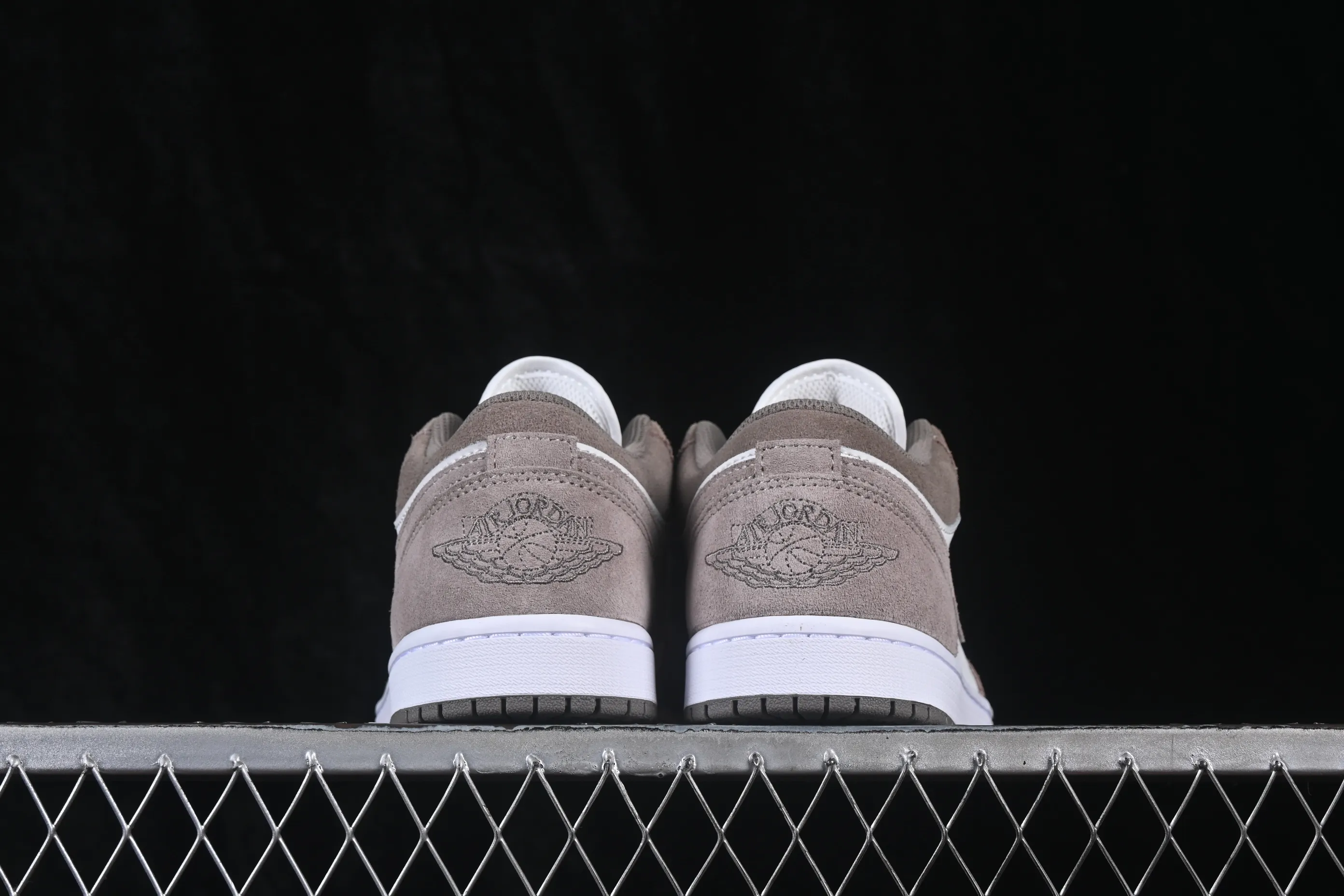 All categories Air Jordan Jordan series basketball shoes Air Jordan 1 Low G version pure original Air Jordan 1 Low AJ1 Joe 1 white gray low-top retro culture basketball shoes 553558-046
